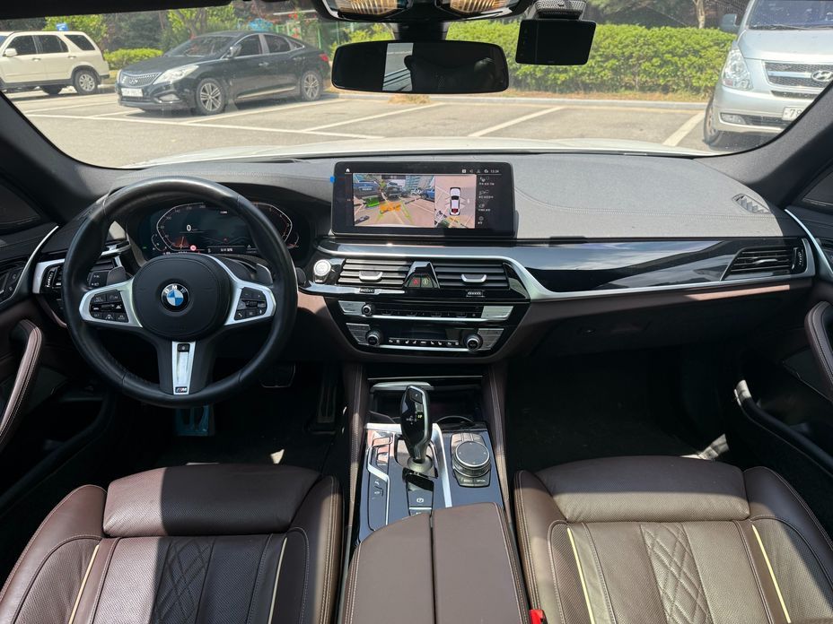 BMW 5-Series 2023