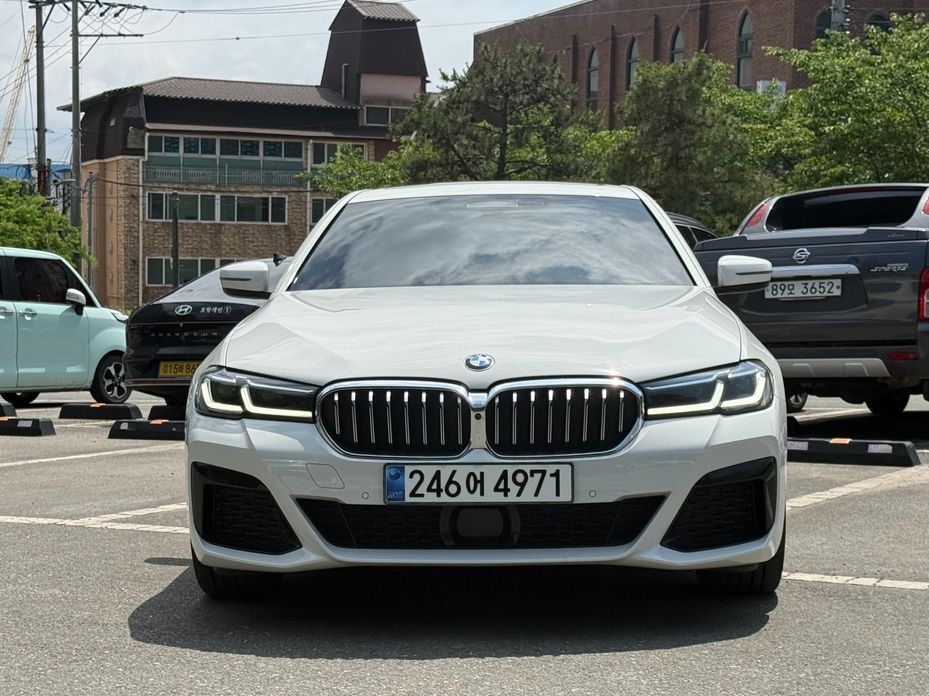 BMW 5-Series 2023