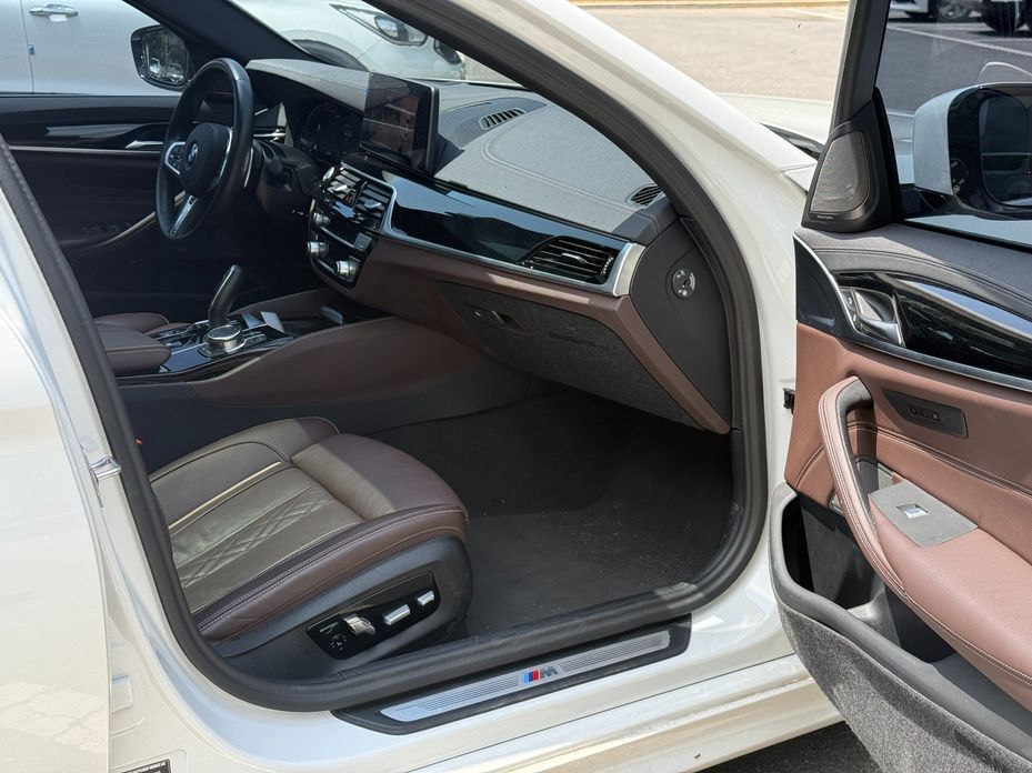BMW 5-Series 2023