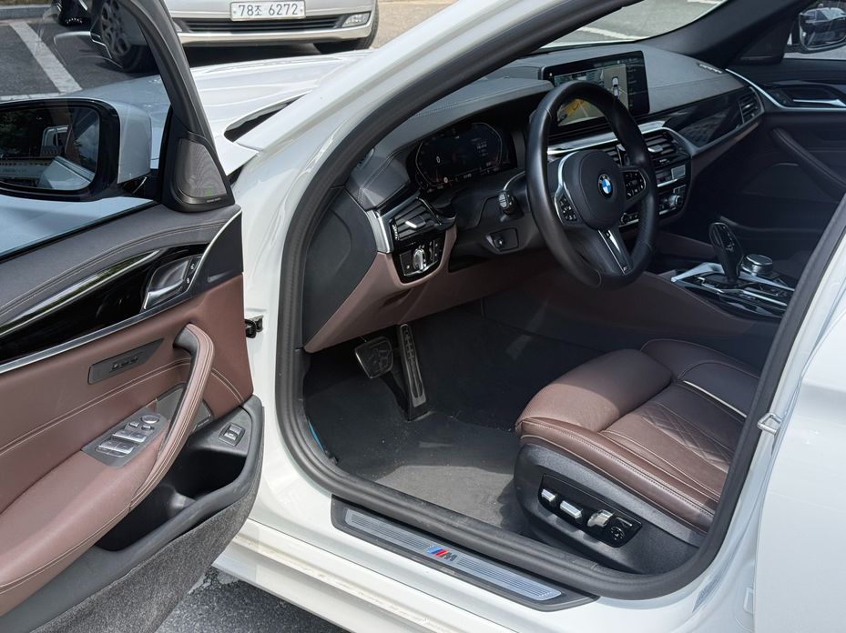 BMW 5-Series 2023