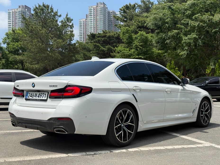 BMW 5-Series 2023