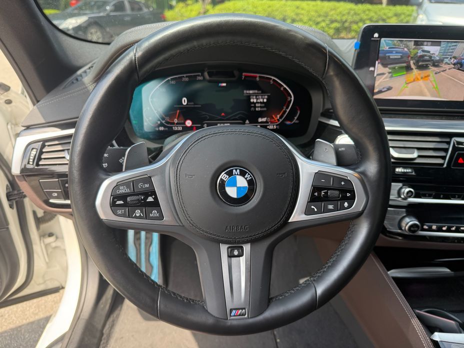 BMW 5-Series 2023