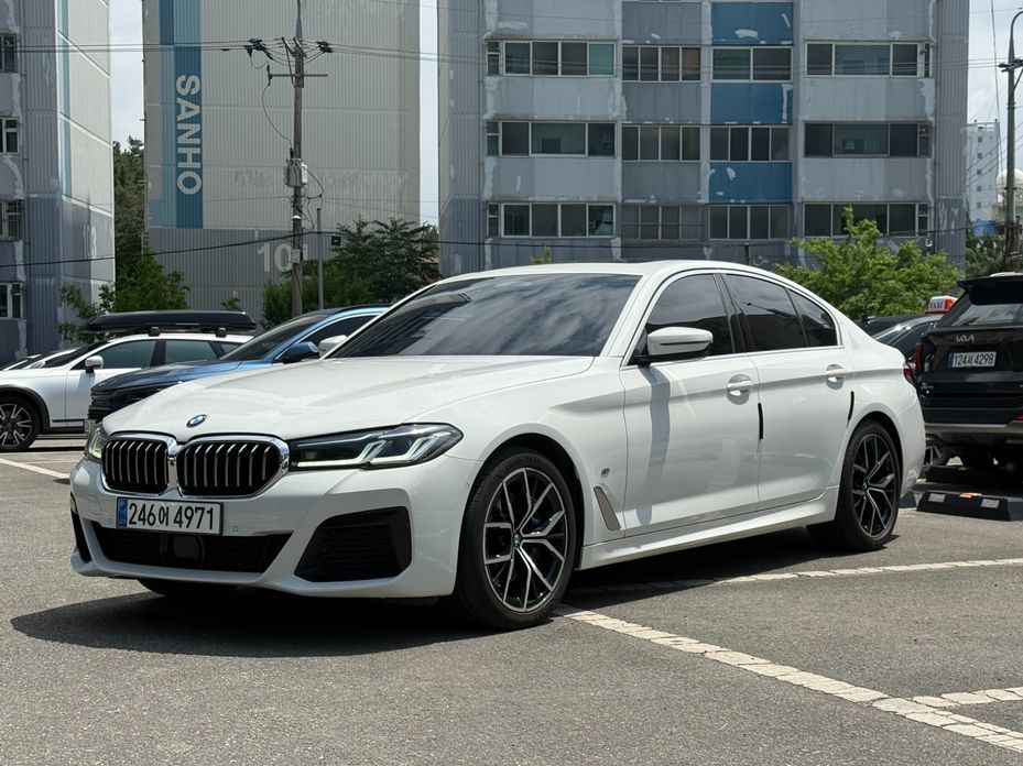 BMW 5-Series 2023