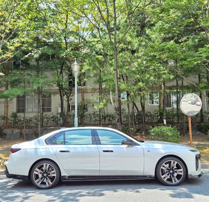 BMW i7 2023