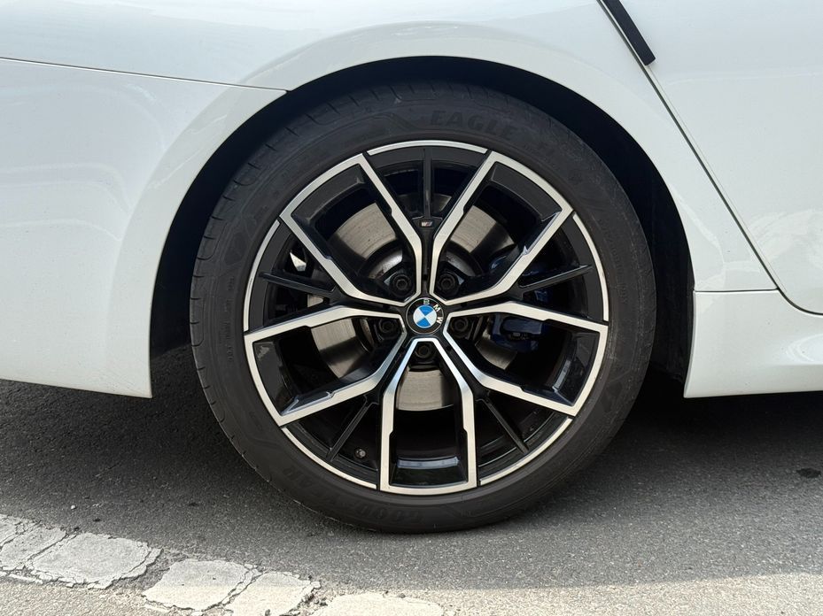 BMW 5-Series 2023