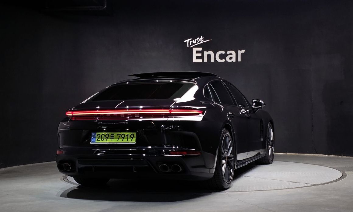 Porsche Panamera 2025