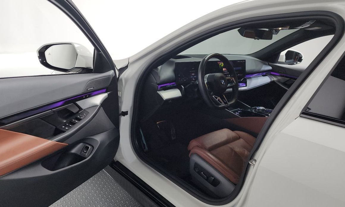 BMW 5-Series 2024