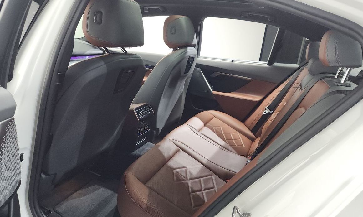 BMW 5-Series 2024
