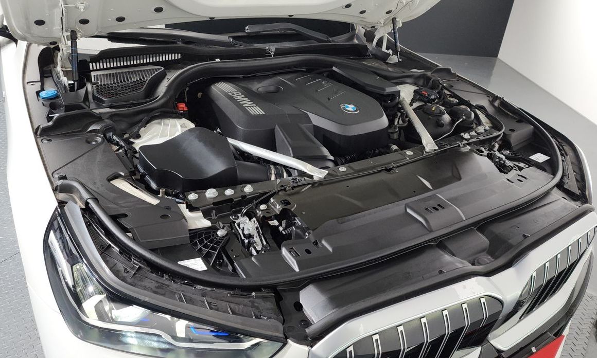 BMW 5-Series 2024