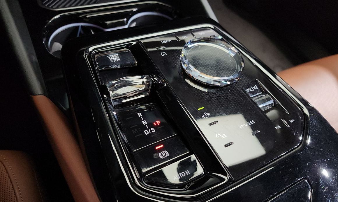 BMW 5-Series 2024