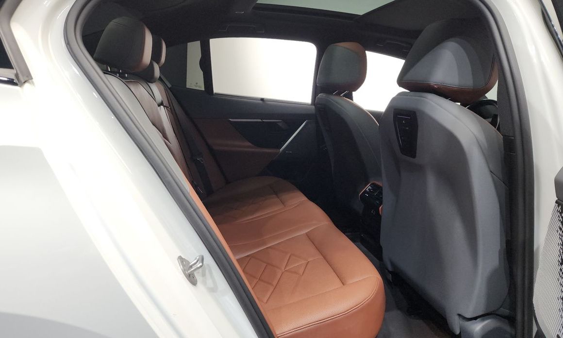 BMW 5-Series 2024