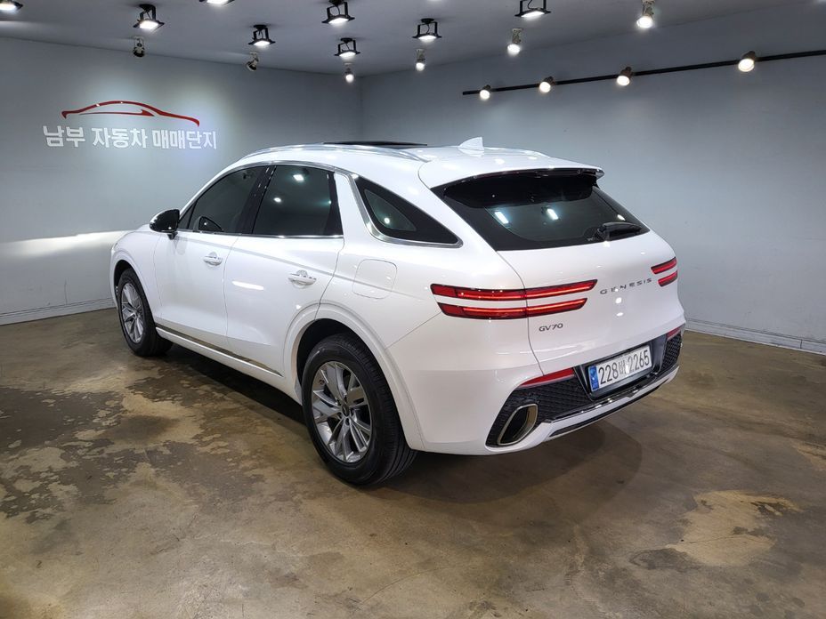 Genesis GV70 2023