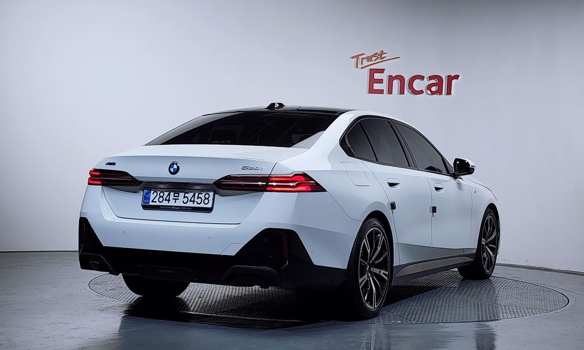 BMW 5-Series 2024
