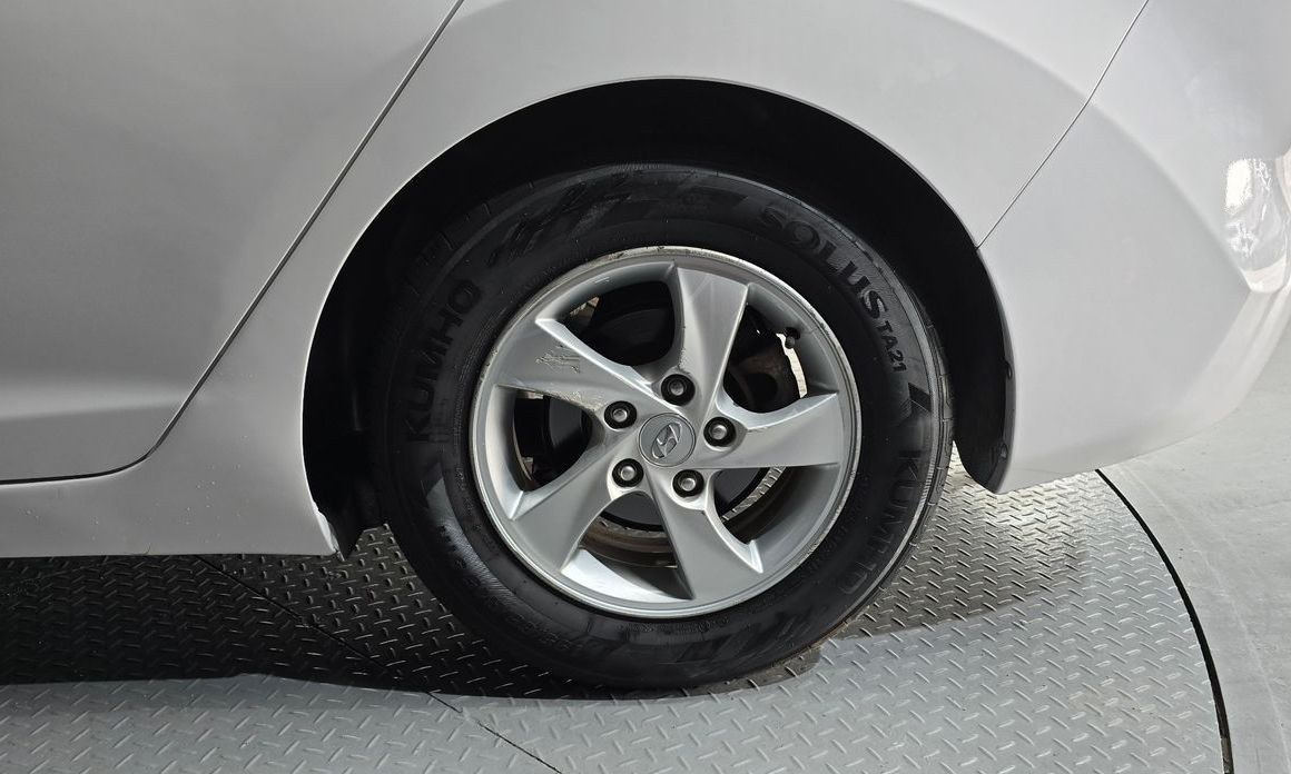 Hyundai AVANTE 2013