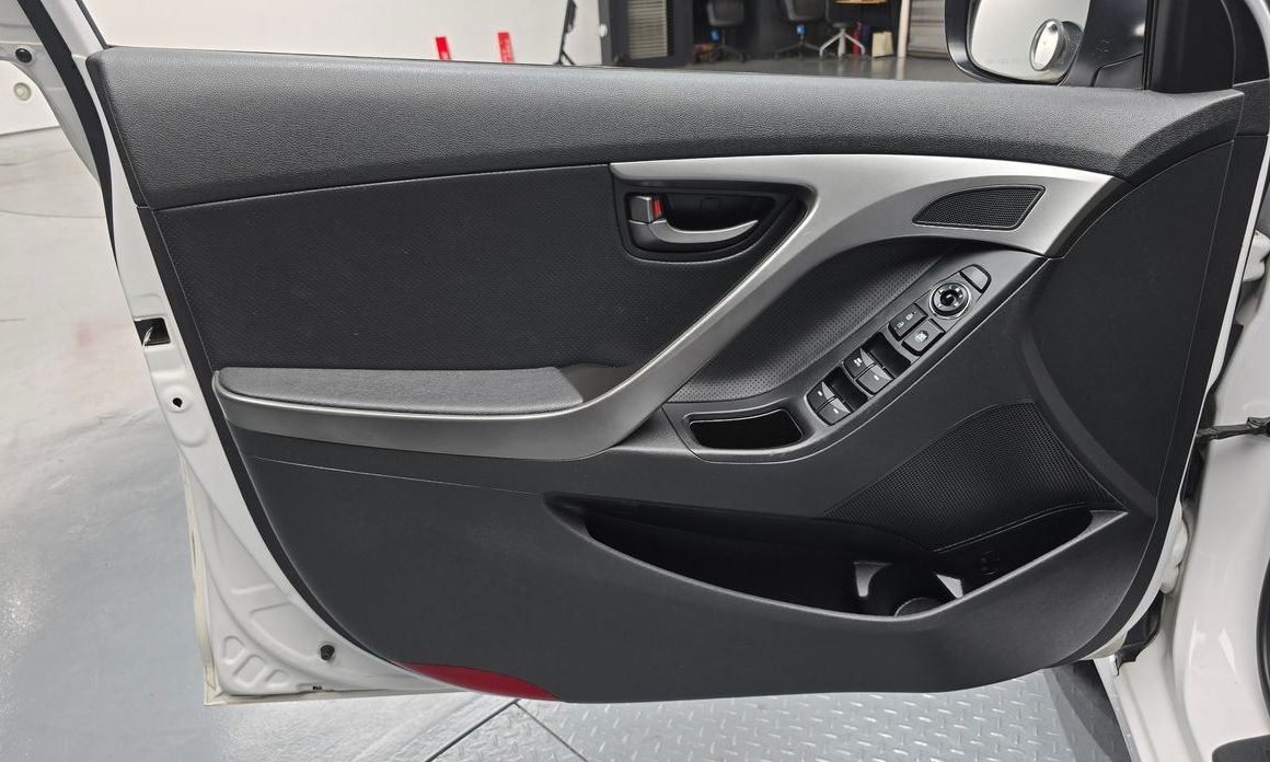 Hyundai AVANTE 2013