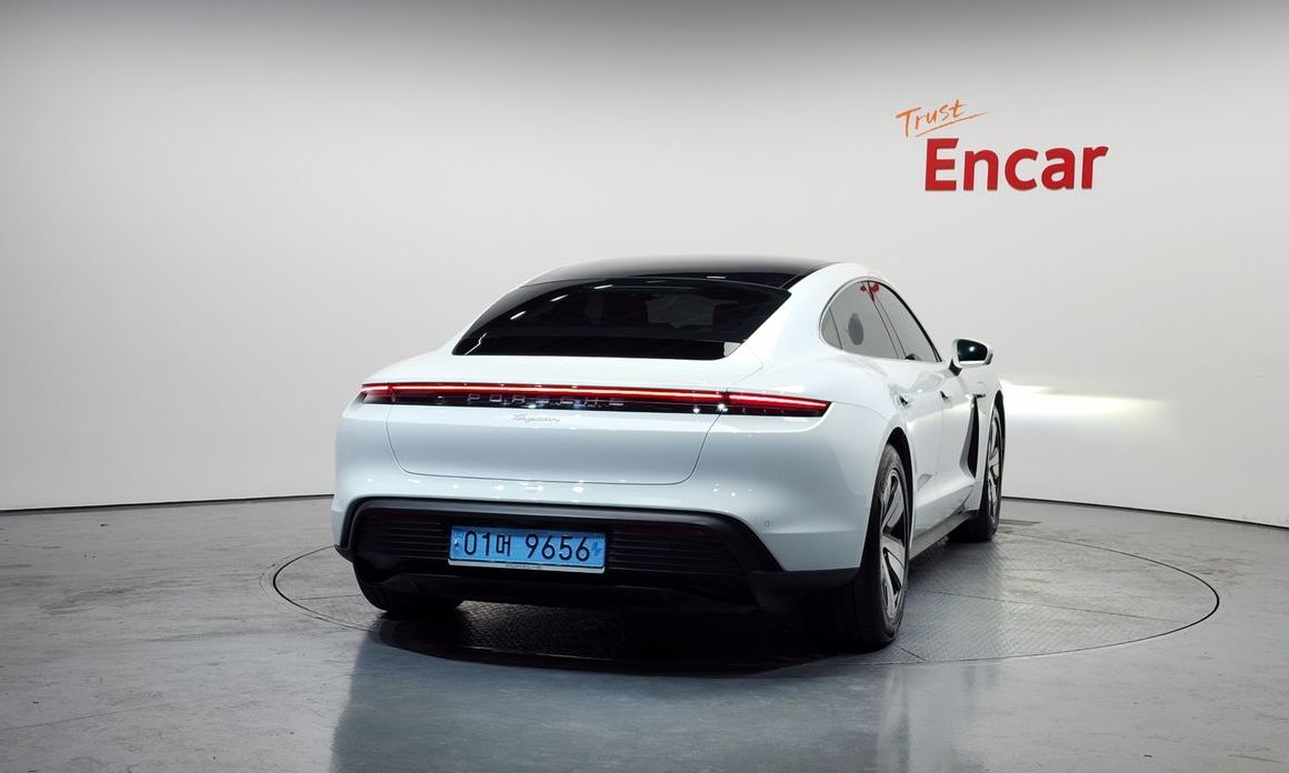 Porsche Taycan 2023