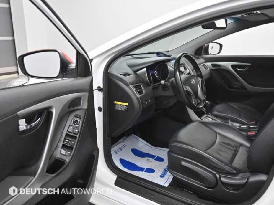 Hyundai AVANTE 2013