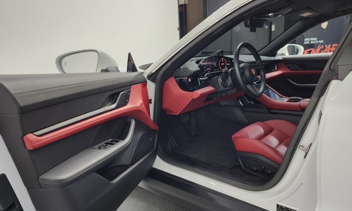 Porsche Taycan 2023