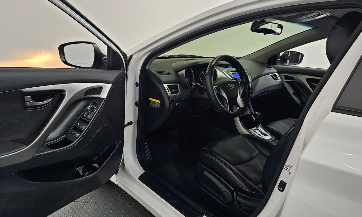 Hyundai AVANTE 2012
