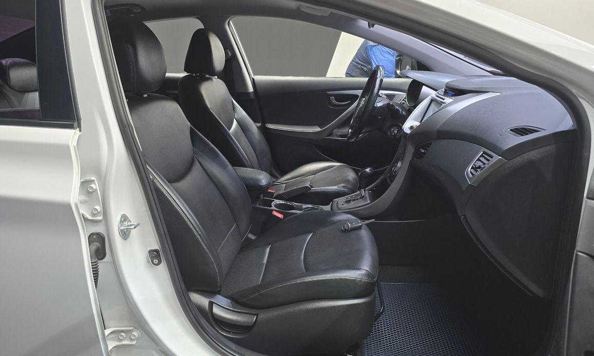 Hyundai AVANTE 2013