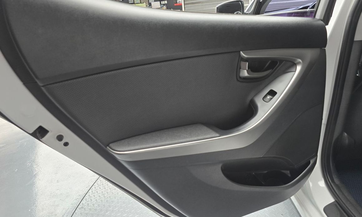 Hyundai AVANTE 2013