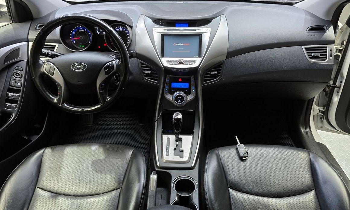 Hyundai AVANTE 2013