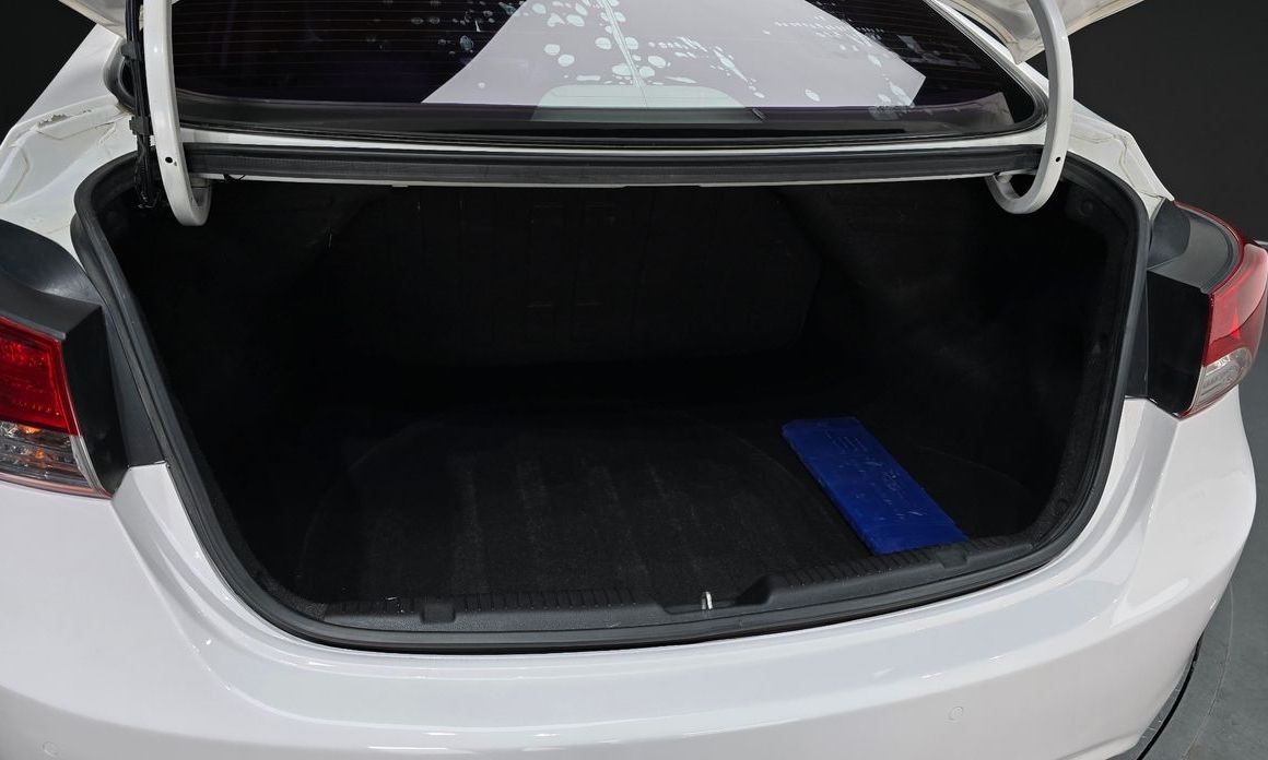 Hyundai AVANTE 2013