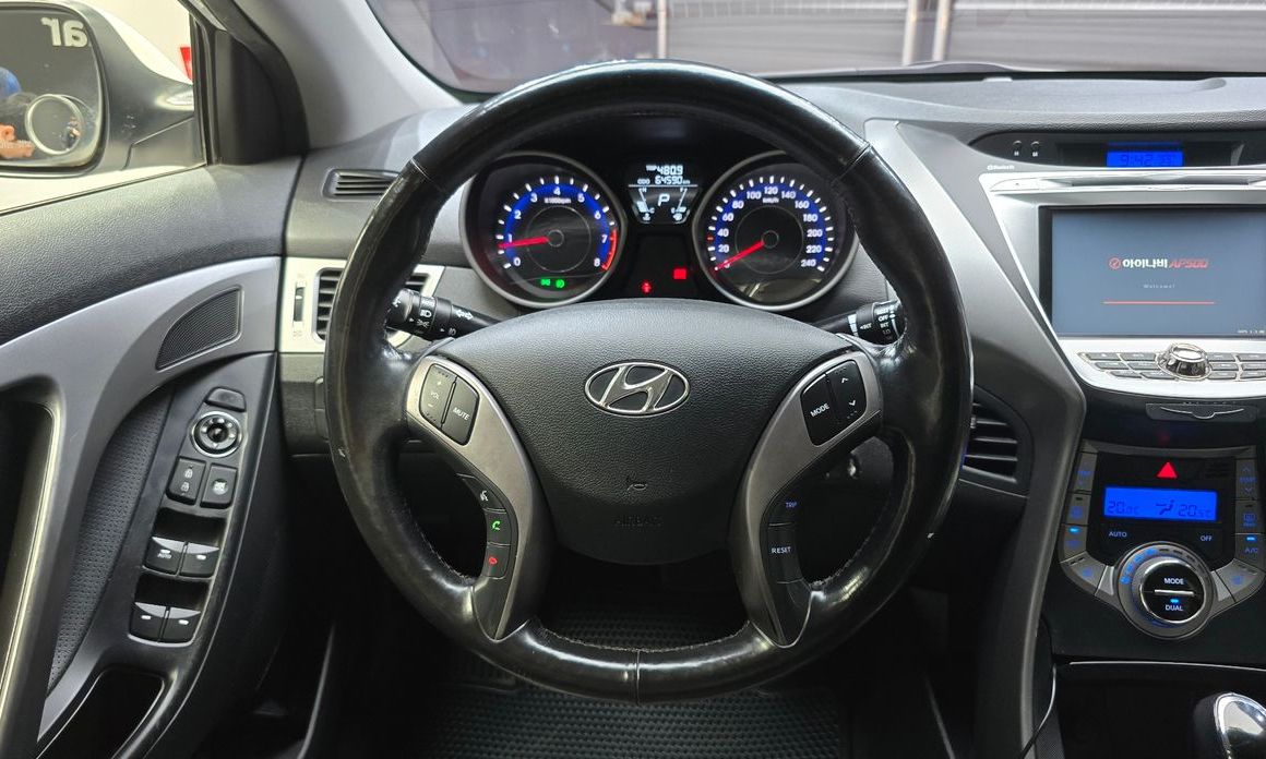 Hyundai AVANTE 2013