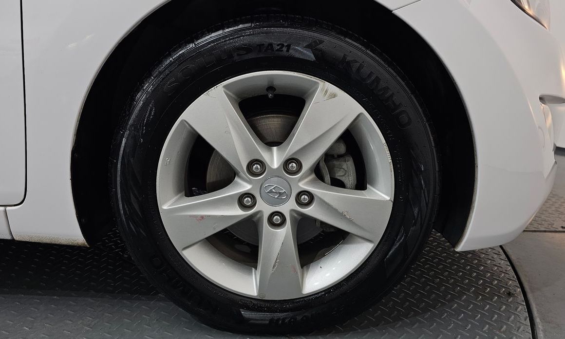 Hyundai AVANTE 2012
