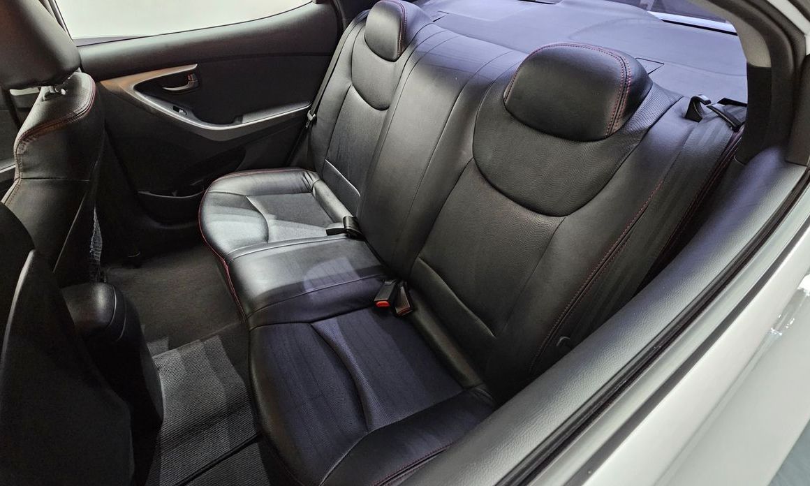 Hyundai AVANTE 2012
