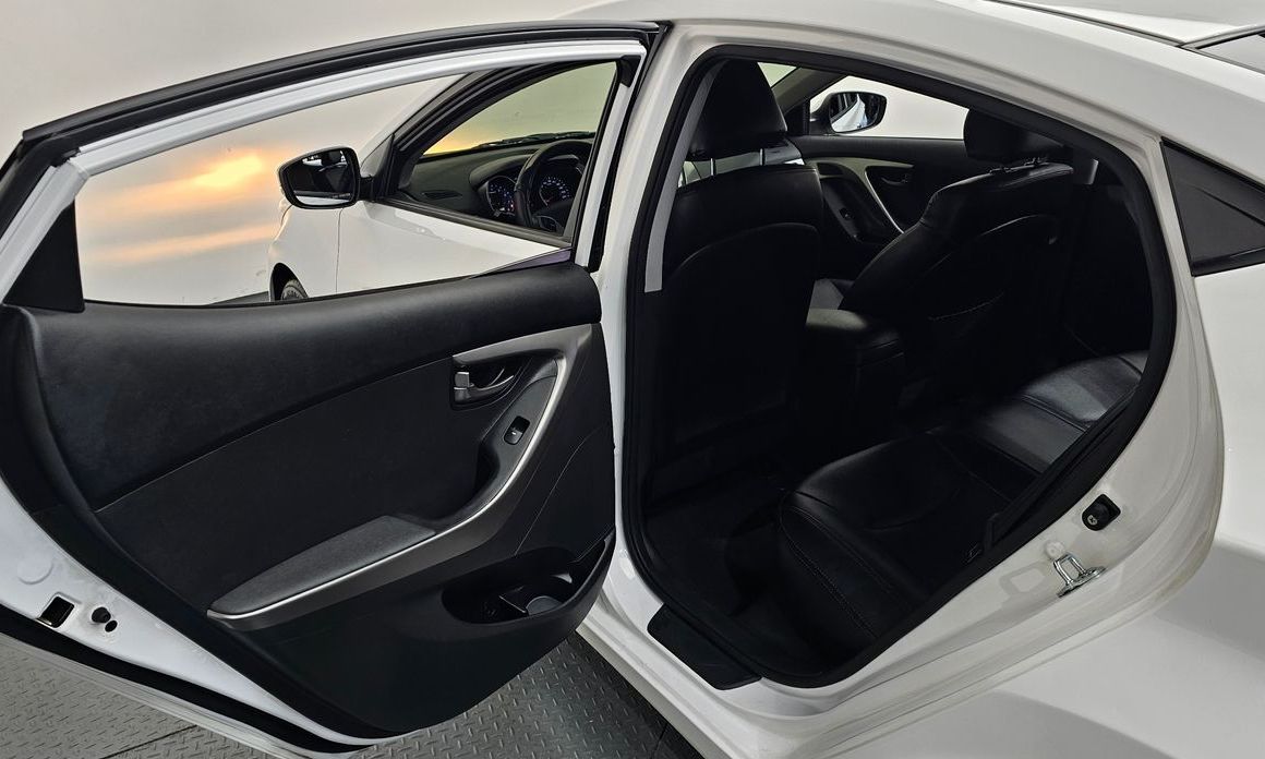 Hyundai AVANTE 2012