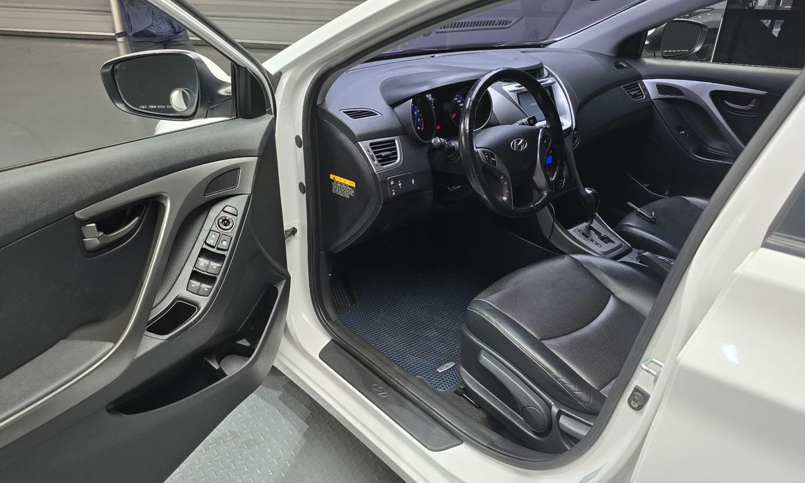 Hyundai AVANTE 2013