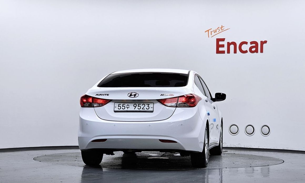 Hyundai AVANTE 2012