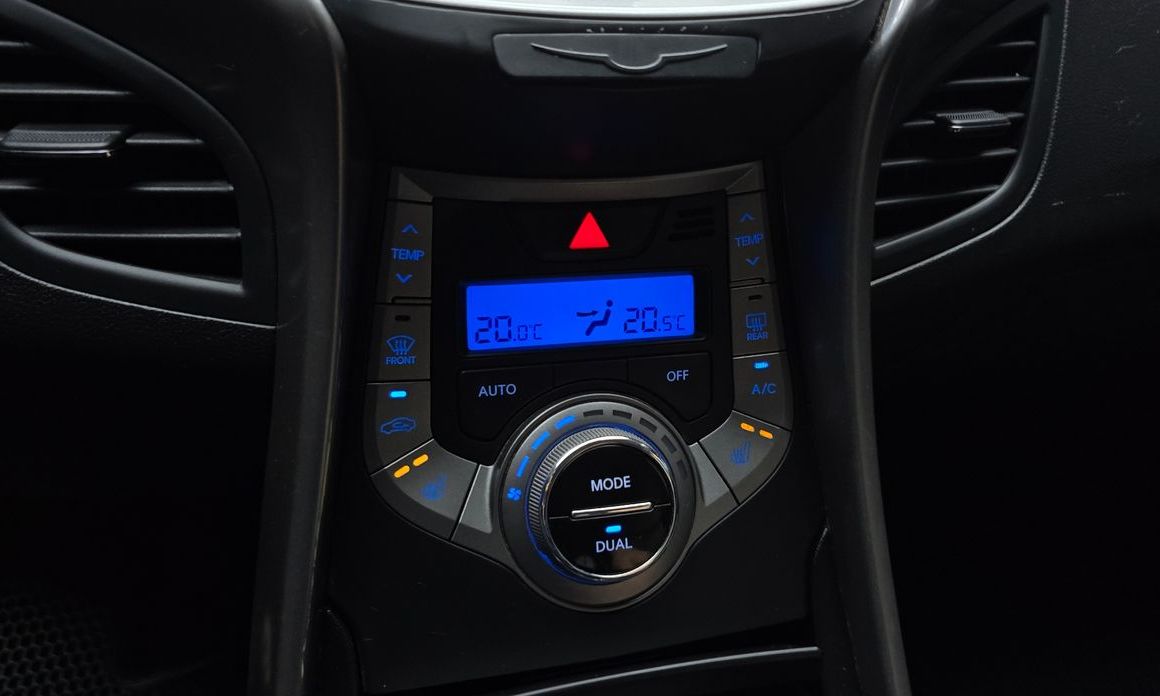 Hyundai AVANTE 2013