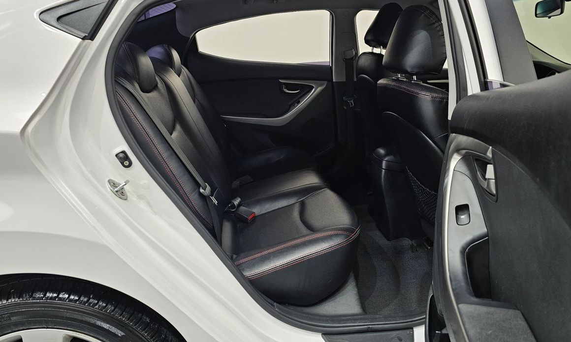 Hyundai AVANTE 2012