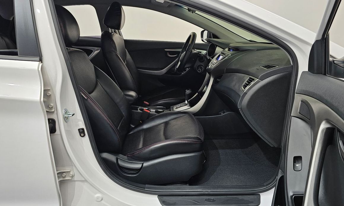 Hyundai AVANTE 2012