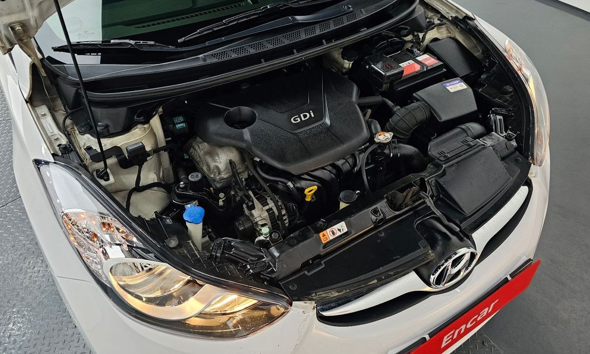 Hyundai AVANTE 2012