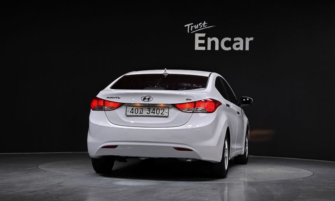 Hyundai AVANTE 2013