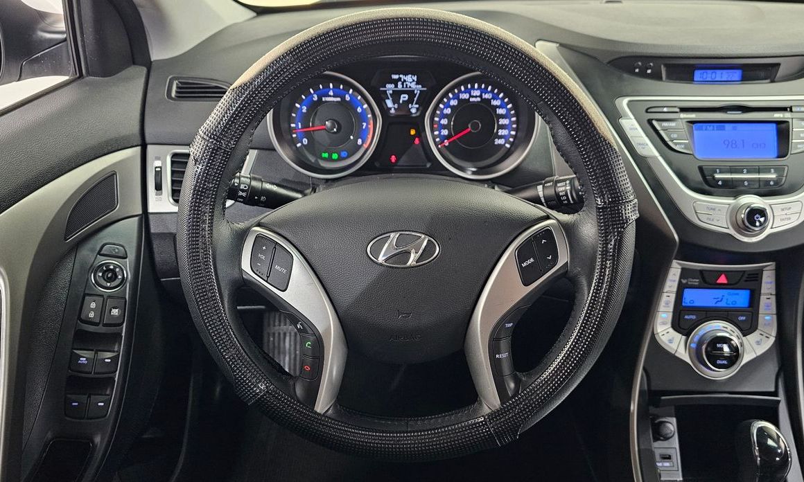 Hyundai AVANTE 2012