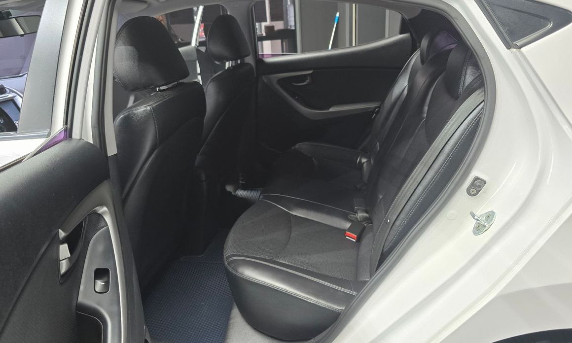 Hyundai AVANTE 2013