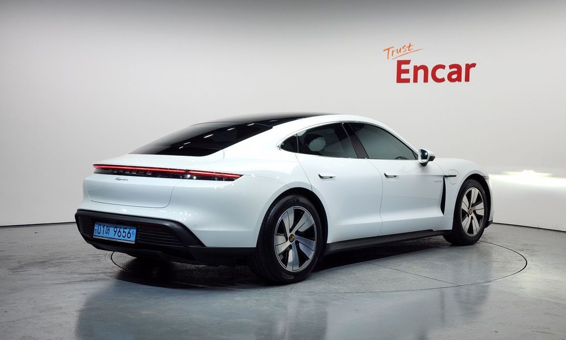 Porsche Taycan 2023