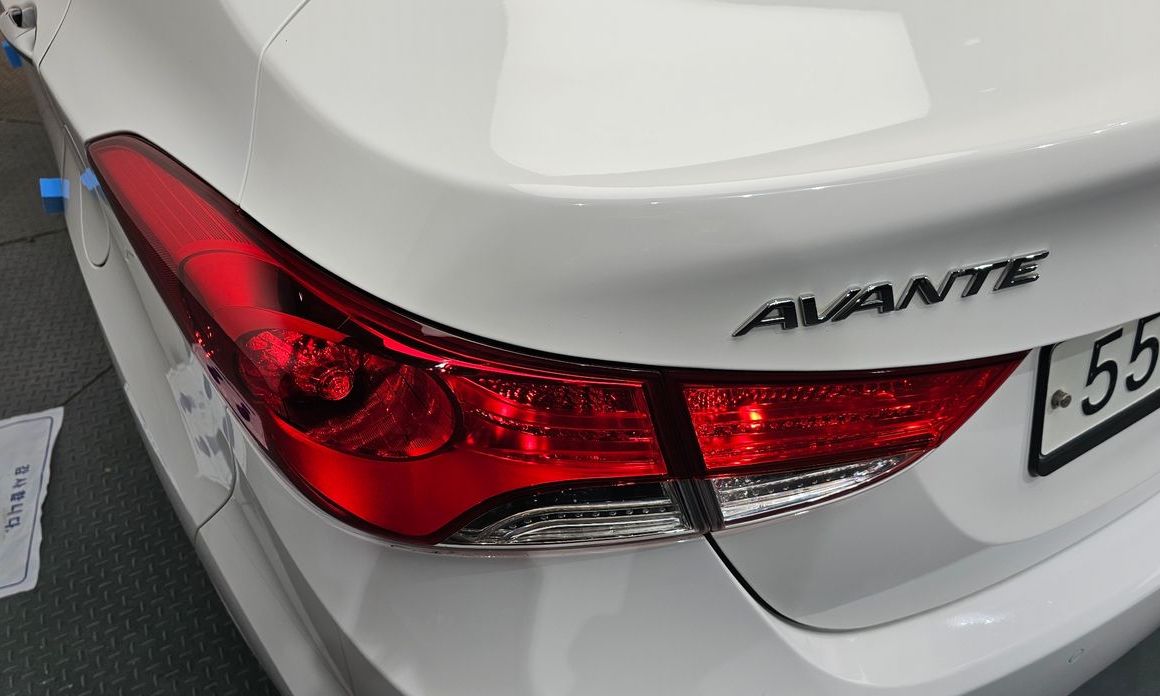 Hyundai AVANTE 2012