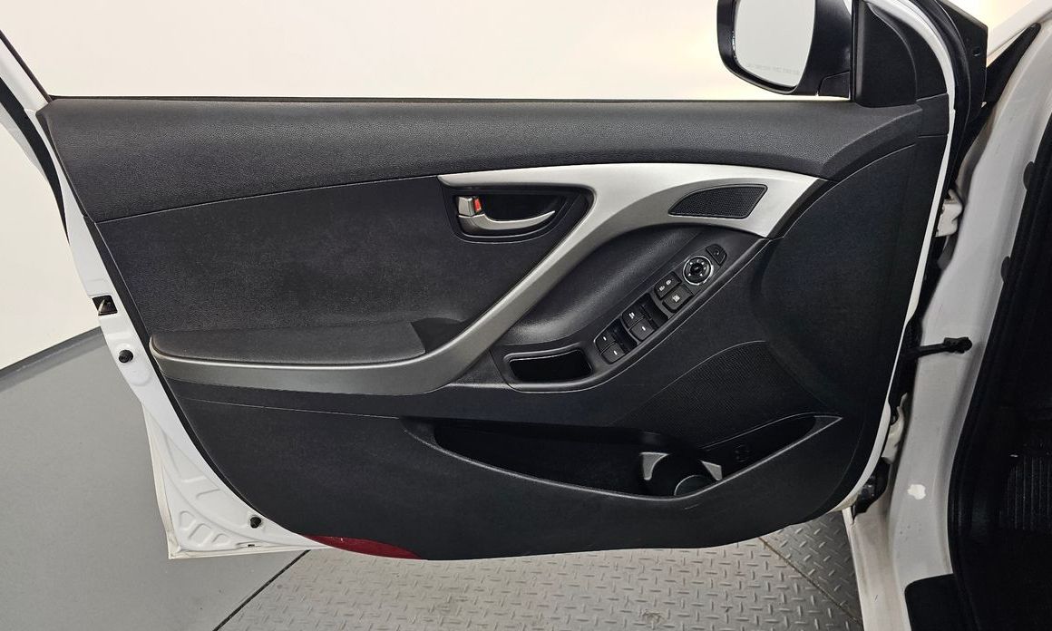 Hyundai AVANTE 2012