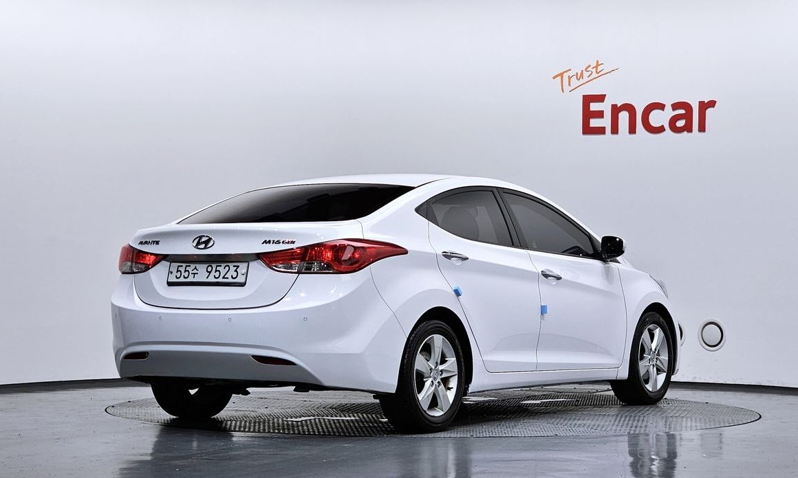 Hyundai AVANTE 2012