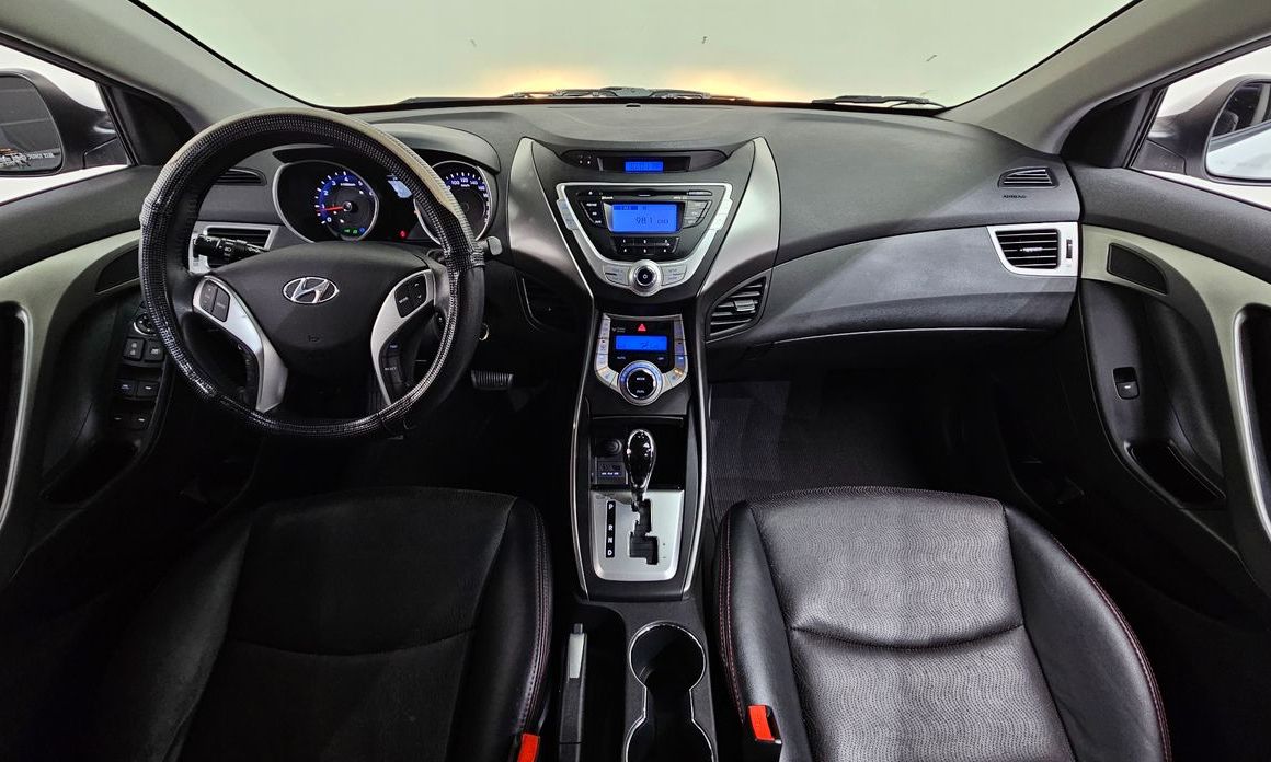 Hyundai AVANTE 2012