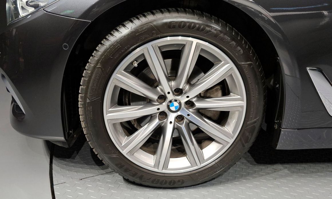 BMW 5-Series 2019