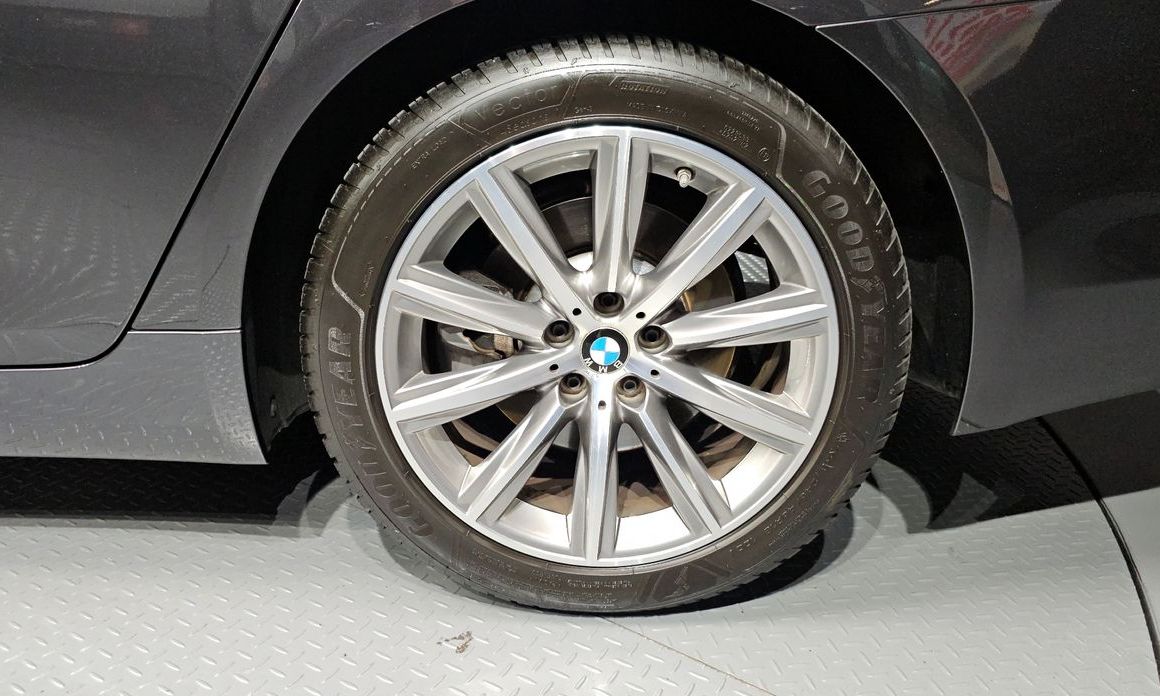 BMW 5-Series 2019