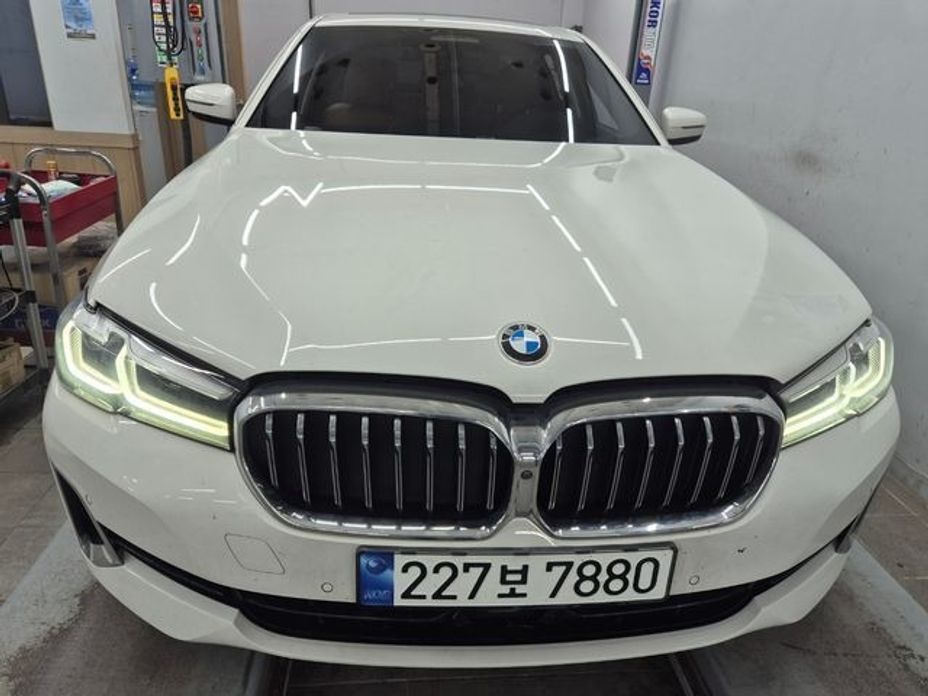 BMW 5-Series 2023