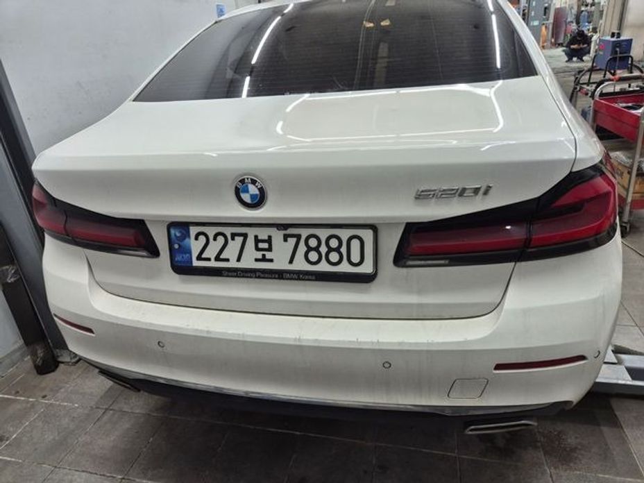 BMW 5-Series 2023