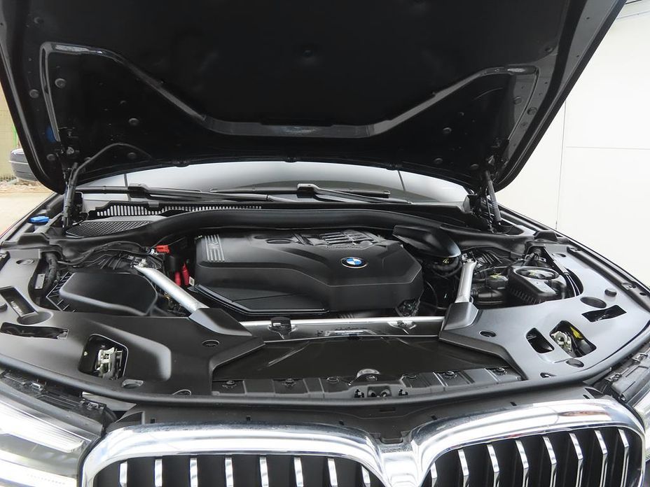 BMW 5-Series 2023